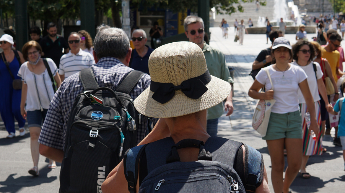 Καπραβέλος για κορωνοϊό: Το έκτο κύμα ήρθε νωρίτερα - Μέτρα πριν γίνει τσουνάμι