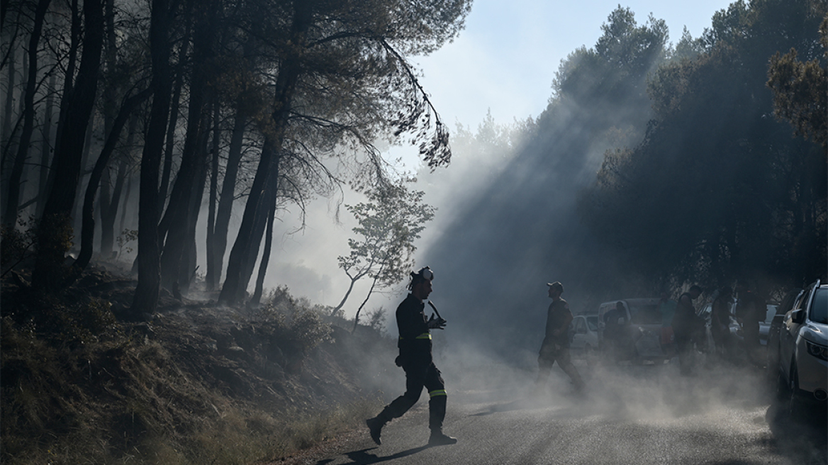 Οριοθετημένη η μεγάλη φωτιά στο Πόρτο Γερμενό - Καίει στο βουνό, έχουν κοπάσει οι άνεμοι