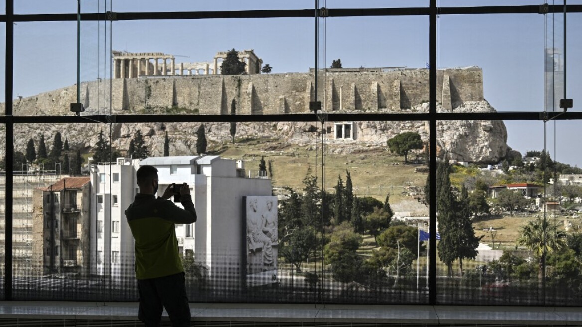 Οι New York Times εκθειάζουν την εντυπωσιακή αναγέννηση της Αθήνας ως τουριστικό προορισμό