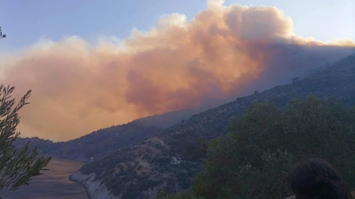 Meteo: Διατηρείται η πολύ υψηλή επικινδυνότητα για πυρκαγιές την Παρασκευή