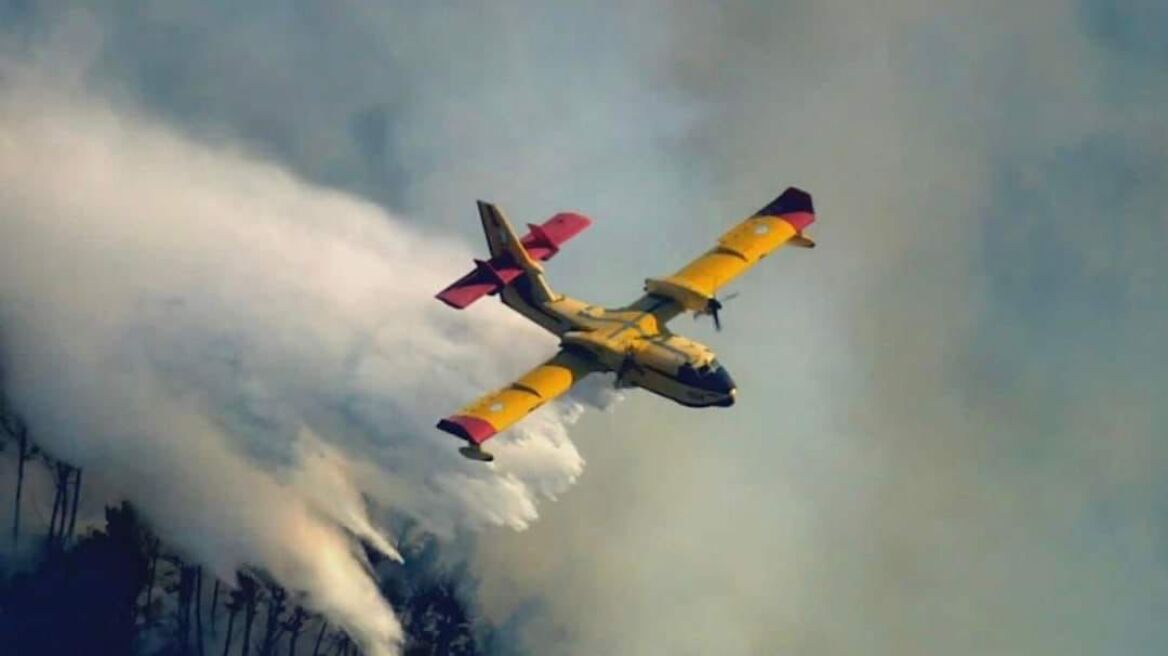 Γαλλία: Δείτε τα ελληνικά Canadair να επιχειρούν στις μεγάλες δασικές πυρκαγιές