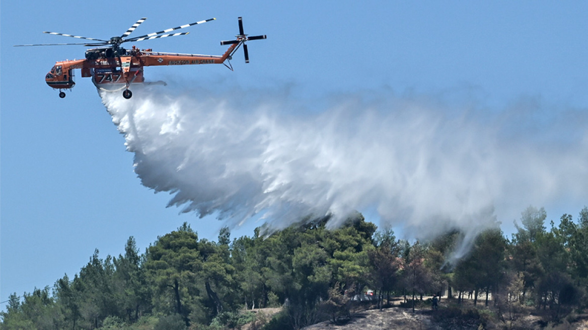 Συνεχίζεται η μάχη με τις φλόγες στο Ρέθυμνο - Από τα ξημερώματα επιχειρούν και τα εναέρια μέσα 