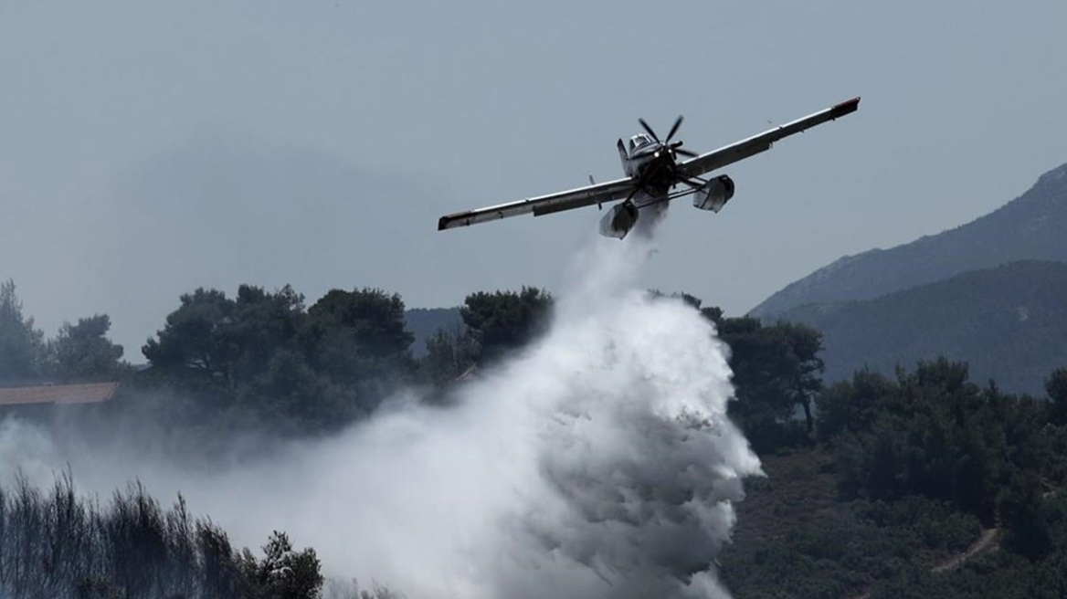 Φωτιά στην Πεντέλη - Αποχωρούν τα Air Tractors λόγω των ισχυρών ανέμων