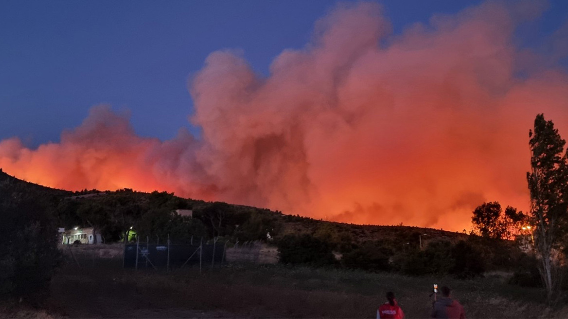 Φωτιά στην Πεντέλη: Έτοιμος και ο στρατός να συνδράμει με 150 κομάντος