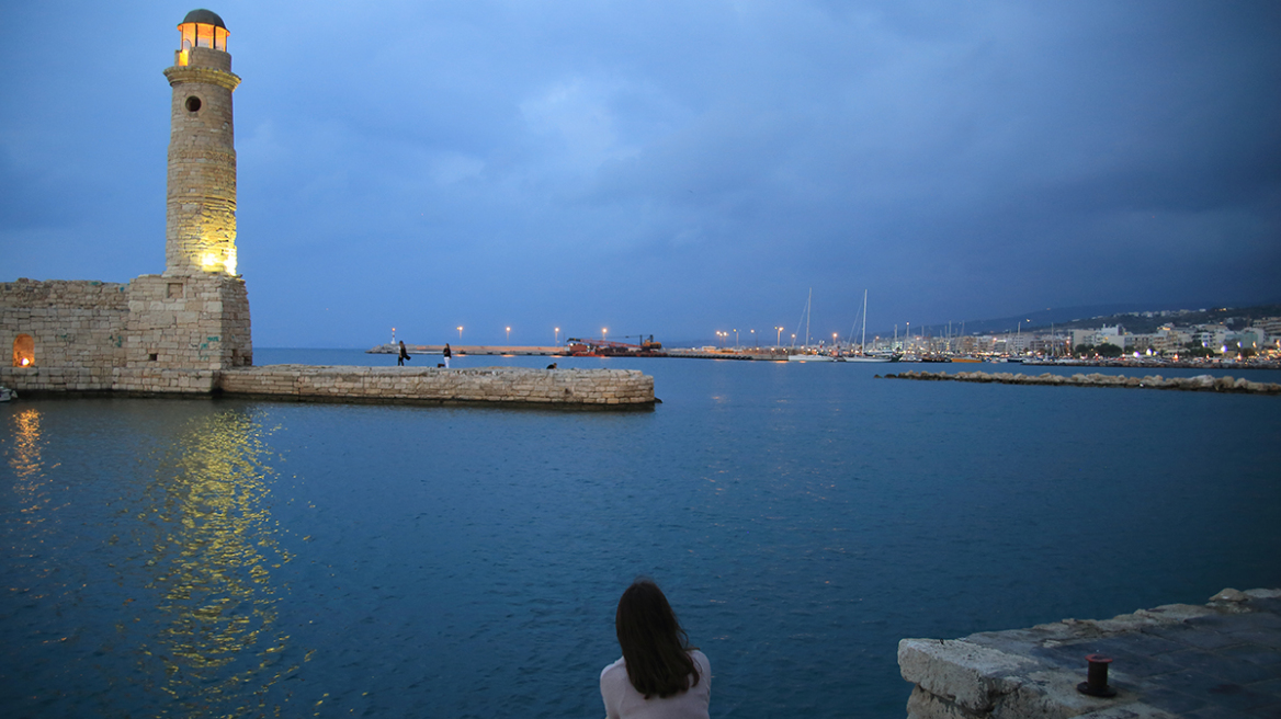 Κρήτη: 18χρονη τουρίστρια κατήγγειλε βιασμό από δύο άνδρες σε παραλία