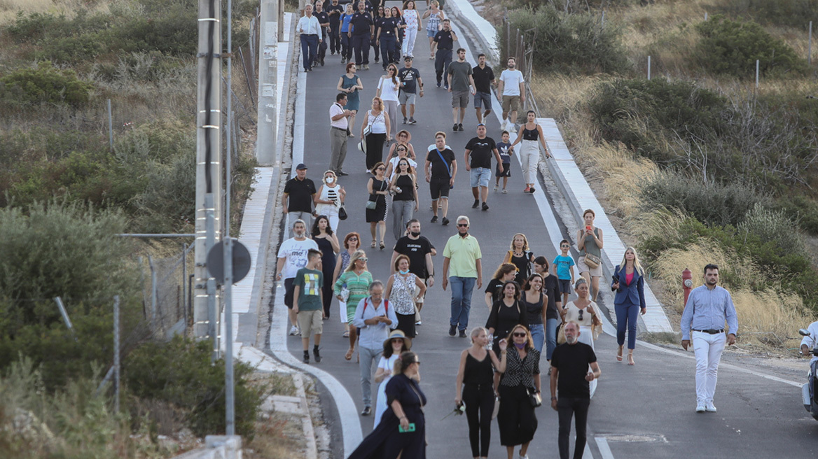 Ρίγη συγκίνησης στην τελετή μνήμης για τα τέσσερα χρόνια από τη φονική φωτιά στο Μάτι