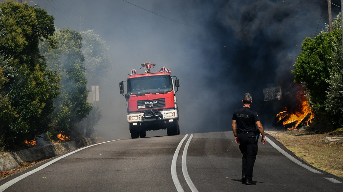 Μάχη με τις φλόγες στα Κρέστενα Ηλείας και εκκένωση οικισμών