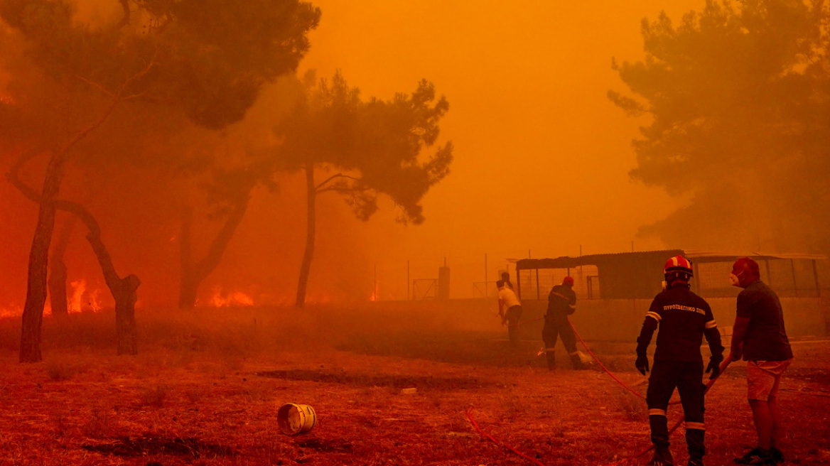 Βελτιωμένη η κατάσταση στη Λέσβο - Κλαίγοντας οι κάτοικοι έφυγαν από Βρίσα και Σταυρό