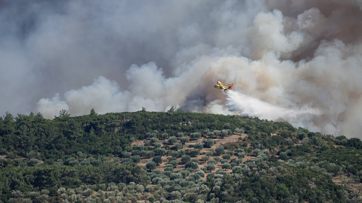 Μυτιλήνη: Σε ύφεση από το μεσημέρι η φωτιά στη νότια Λέσβο