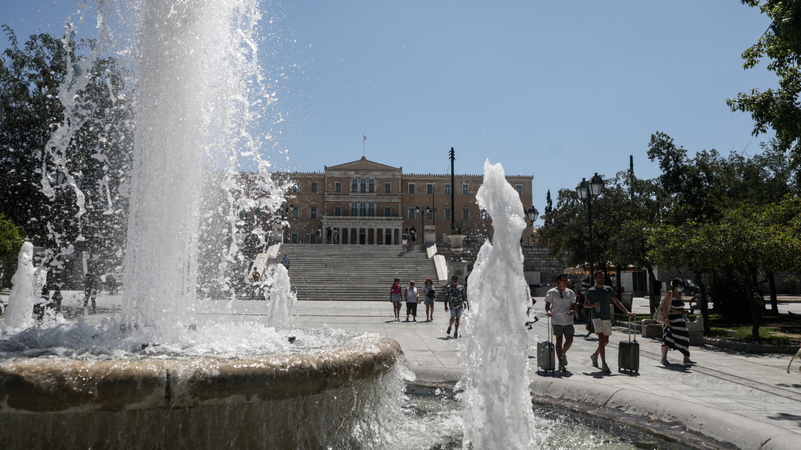 Καιρός: «Ποδαρικό» με 38αρια και μελτέμια ο Αύγουστος