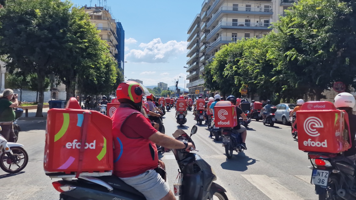 Στους δρόμους οι εργαζόμενοι του efood στη Θεσσαλονίκη