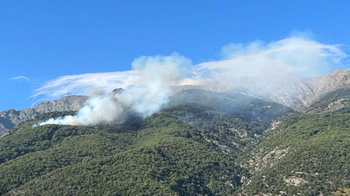 Πυρκαγιά στη Σαμοθράκη - Έχουν σηκωθεί τα εναέρια μέσα