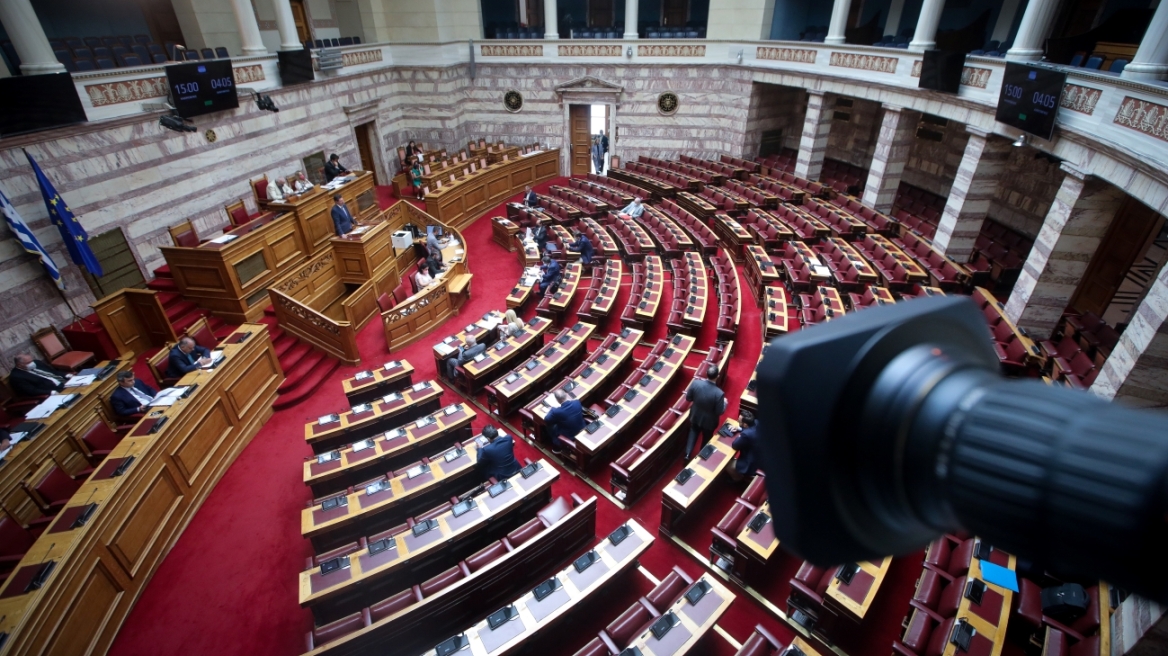 ΣΥΡΙΖΑ: Ψηφίζει μέτρα στήριξης των οικογενειών των θυμάτων στα Τέμπη