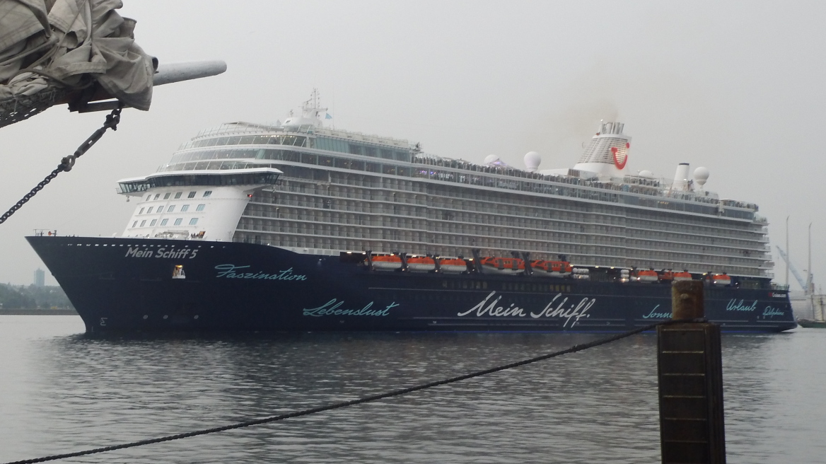 Εντυπωσιάζει το κρουαζιερόπλοιο «Mein Schiff 5»  - 2.500 επισκέπτες στα Χανιά  