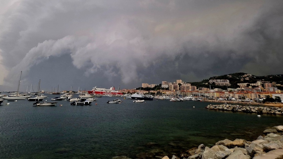 Γαλλία: Πέντε νεκροί, μεταξύ τους μια 13χρονη, από τους σφοδρούς ανέμους στην Κορσική