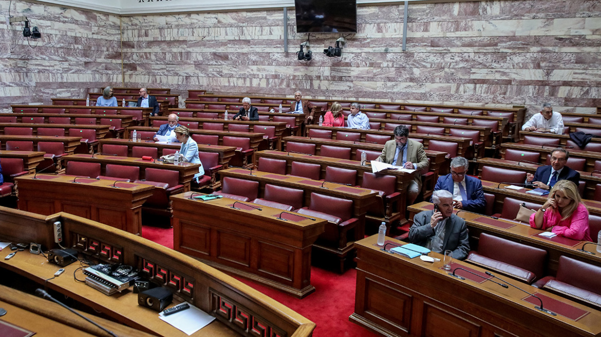 Παρακολουθήσεις: Επέκταση της έρευνας για προηγούμενες κυβερνήσεις θέλουν ΝΔ, ΚΚΕ, Βαρουφάκης, Βελόπουλος