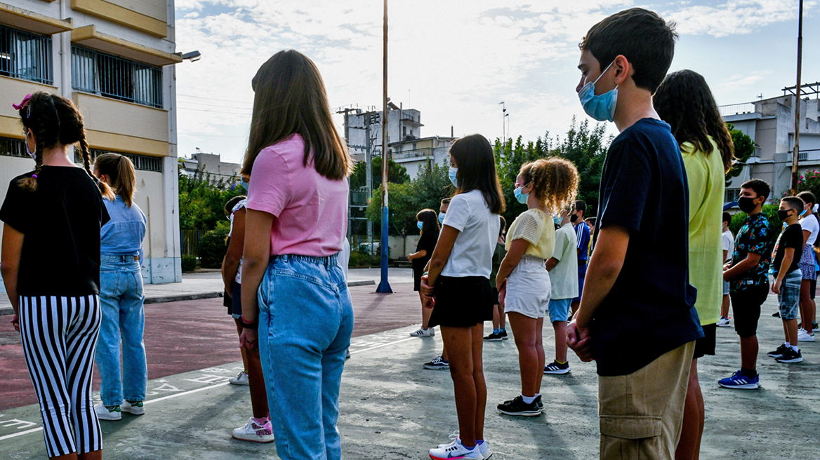 Σχολεία: Αύριο συνεδριάζει η επιτροπή των ειδικών για τον κορωνοϊό - Πρώτο κουδούνι με αλλαγές