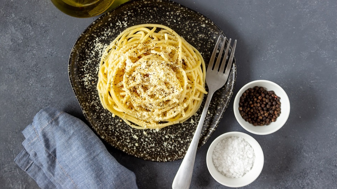 Cacio e pepe: H εύκολη και νόστιμη μακαρονάδα με τα 2 υλικά