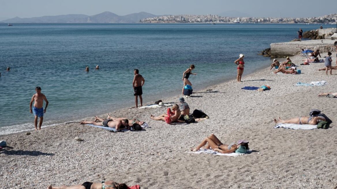 Meteo: Σε χαμηλό δεκαετίας οι θερμοκρασίες τον φετινό Αύγουστο στην Ελλάδα ενώ η Ευρώπη «φλεγόταν»