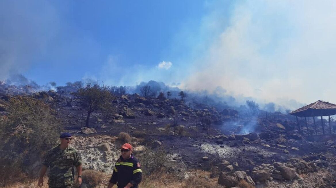 Υπό μερικό έλεγχο η φωτιά στη Λέσβο