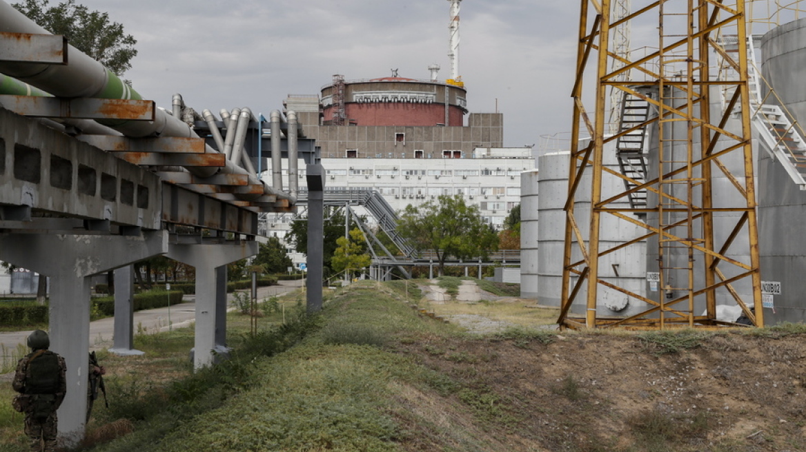 Ζαπορίζια: Καμιά ζημιά στην εφεδρική γραμμή παροχής ενέργειας στον πυρηνικό σταθμό μετά τον βομβαρδισμό