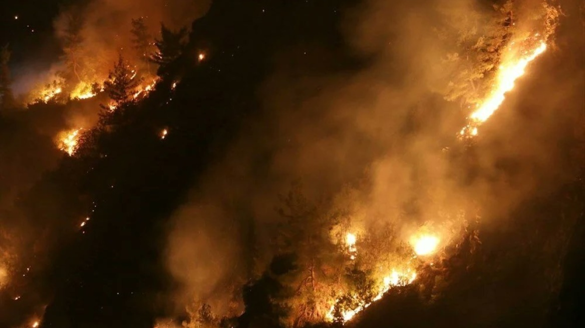 Μεγάλη πυρκαγιά κοντά στον υπό κατασκευή πυρηνικό σταθμό στο Ακούγιου της Τουρκίας