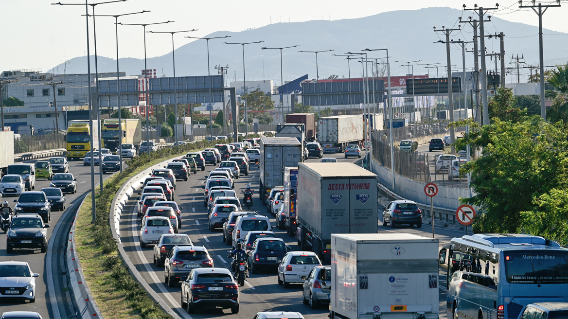 Κίνηση στους δρόμους: Μποτιλιάρισμα από νωρίς το πρωί, καθυστερήσεις στον Κηφισό στο ρεύμα ανόδου