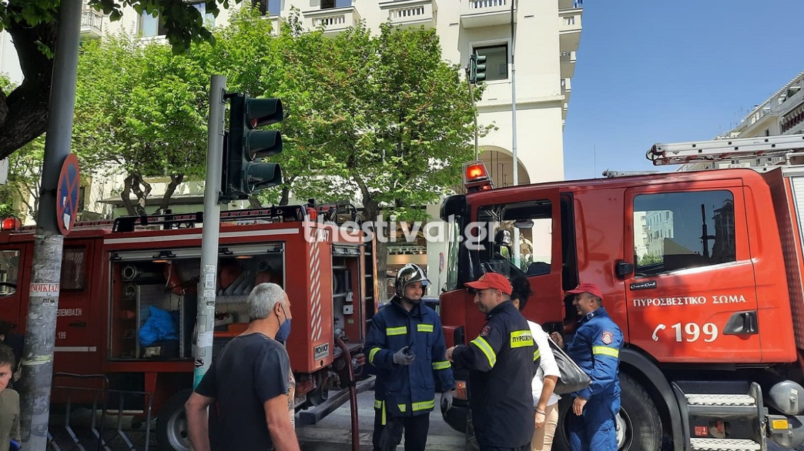 Φωτιά σε εγκαταλειμμένο οίκημα στο κέντρο της Θεσσαλονίκης