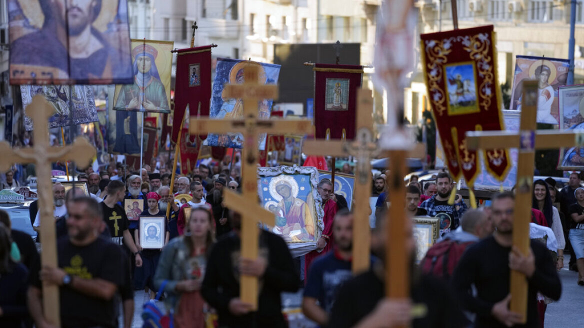 Σερβία: Χιλιάδες διαδηλωτές στο Βελιγράδι κατά της διοργάνωσης του EuroPride - Δείτε βίντεο