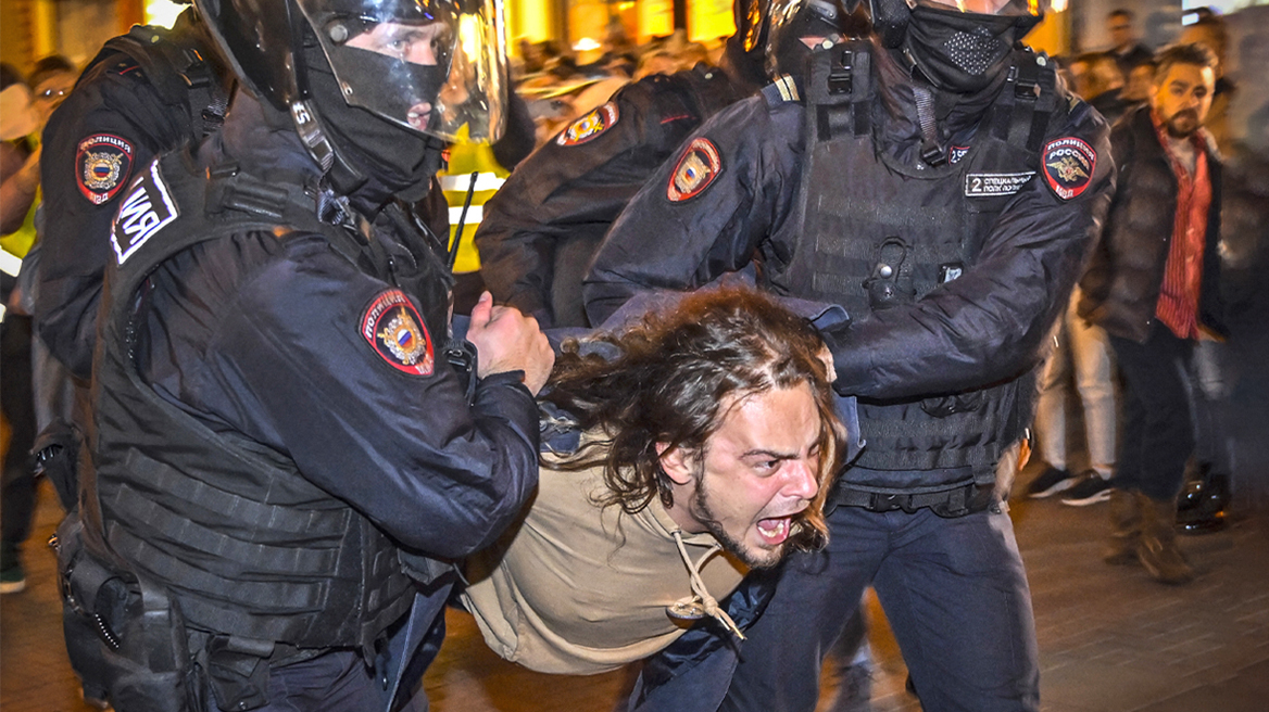 Ρωσία: Πολίτες αντιδρούν στην επιστράτευση του Πούτιν - «Προτιμώ να φύγω παρά να πολεμήσω»