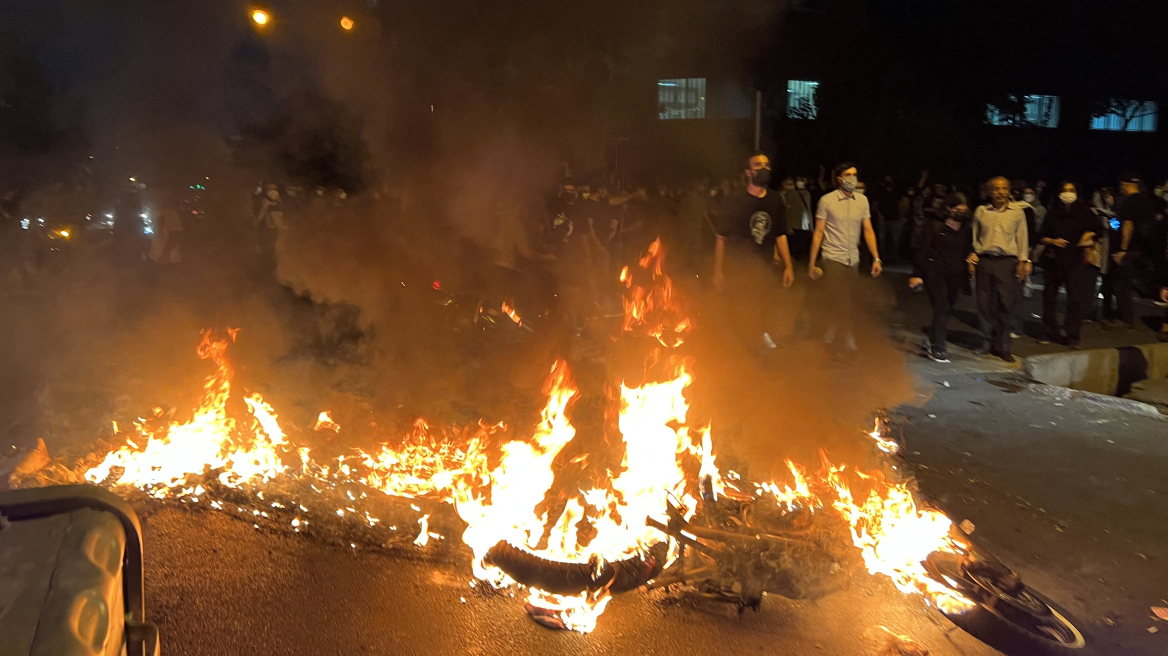 Ιράν: Ποια είναι η Aστυνομία Ηθών που επιβάλει το χιτζάμπ