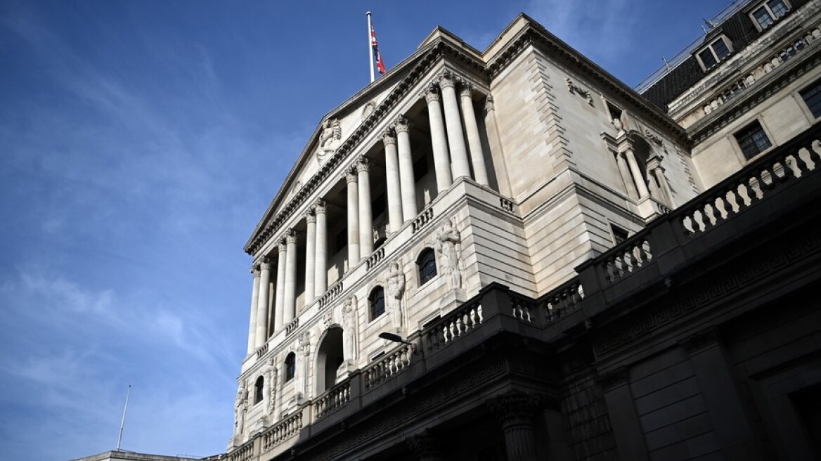 Bank of England: Αμετάβλητα στο 5,25% τα επιτόκια – Πρόωρη η συζήτηση για «χαλάρωση»