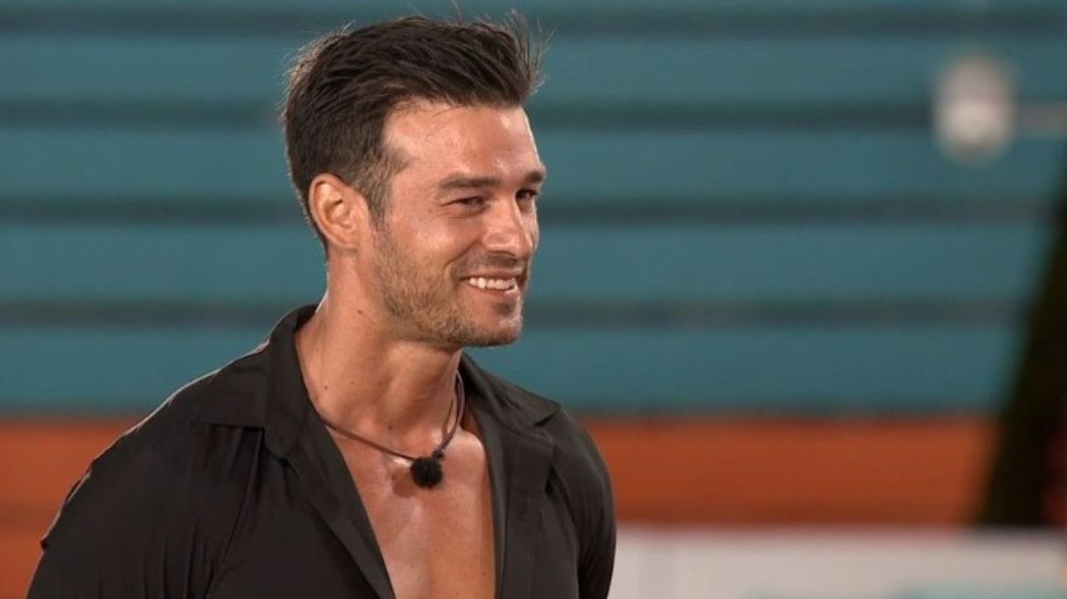 Love Island: Ο Αλέξανδρος Κώτσης έβαλε τις πρώτες «φωτιές» στο ριάλιτι 