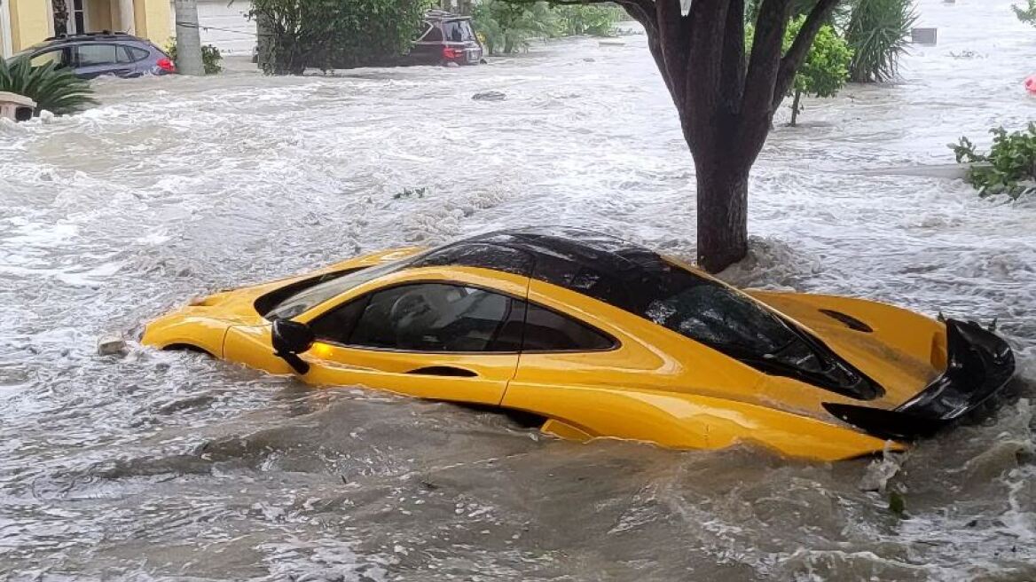 Φλόριντα: Ολοκαίνουργιο supercar αξίας 1 εκατ. δολαρίων κατάντησε «υποβρύχιο» λόγω του κυκλώνα