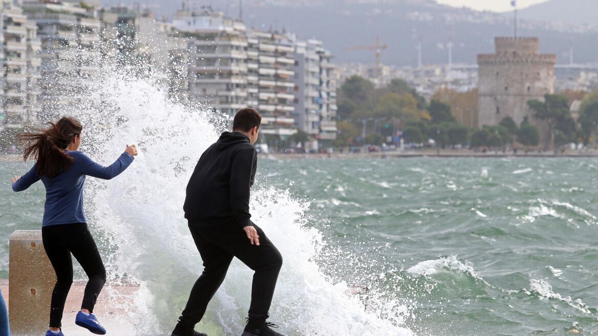 Καιρός: Θυελλώδεις βοριάδες σήμερα και μικρή άνοδος της θερμοκρασίας 