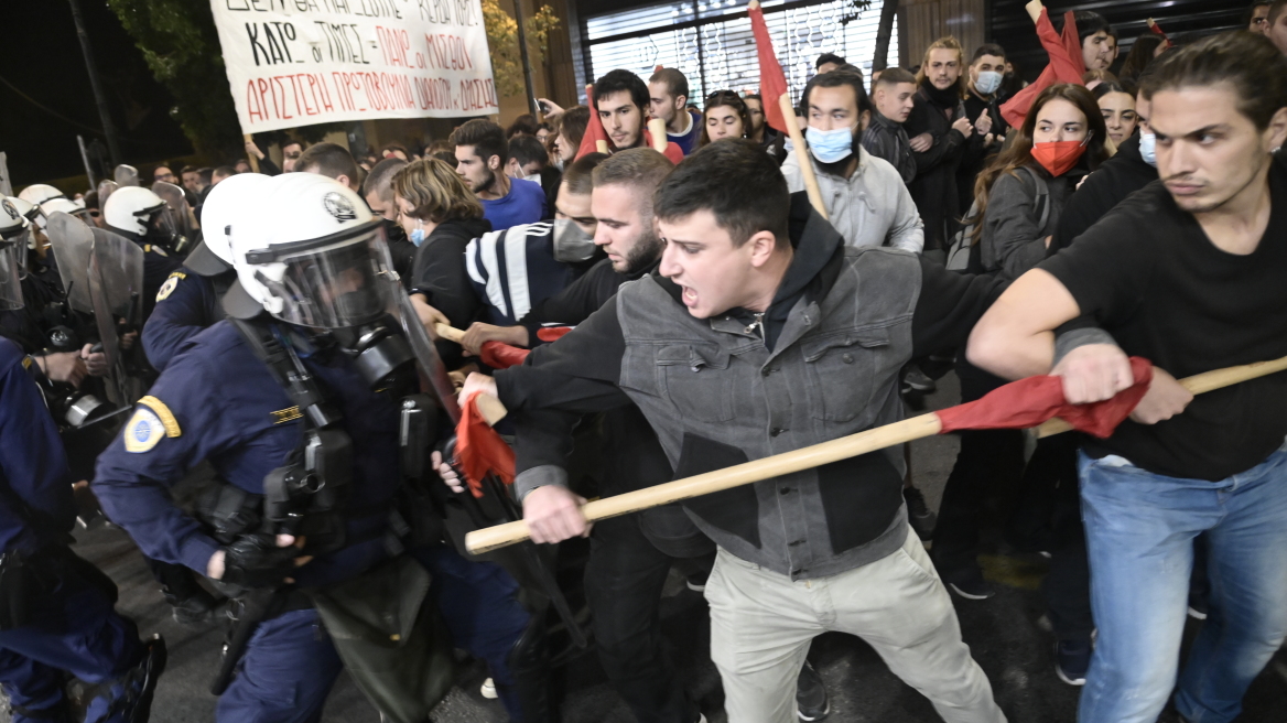 Πορεία κατά της Συνόδου για την Ενέργεια στο κέντρο της Αθήνας - Συμπλοκές με την αστυνομία, έπεσαν δακρυγόνα 