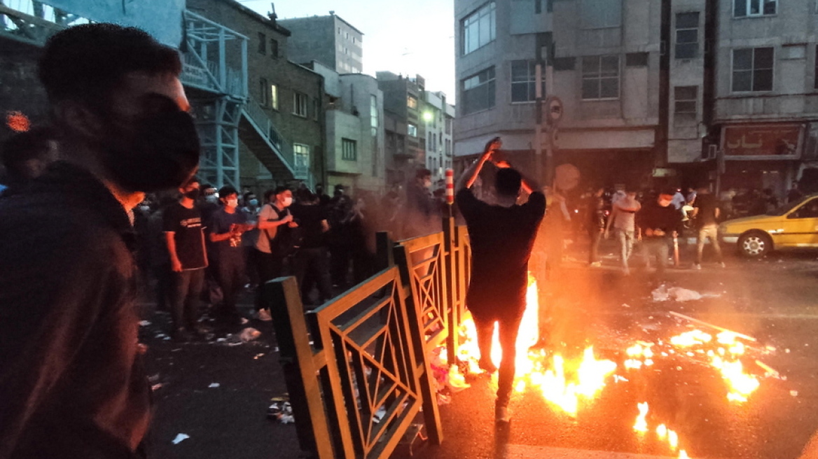 Παρίσι: Καλεί τους Γάλλους που βρίσκονται στο Ιράν να φύγουν αμέσως από τη χώρα