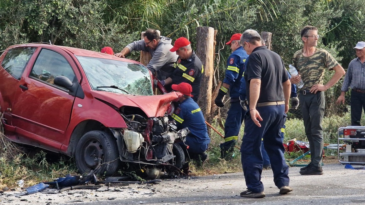 Σοβαρό τροχαίο στη Θεσσαλονίκη: Εγκλωβίστηκαν οδηγοί μετά τη σύγκρουση των οχημάτων τους