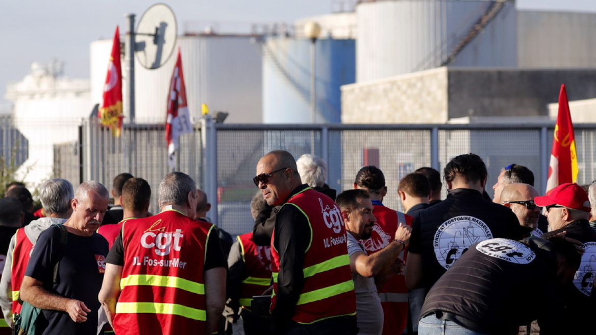 Γαλλία: Η κυβέρνηση προειδοποίησε ότι «θα παρέμβει» για να αρθεί ο αποκλεισμός στα διυλιστήρια