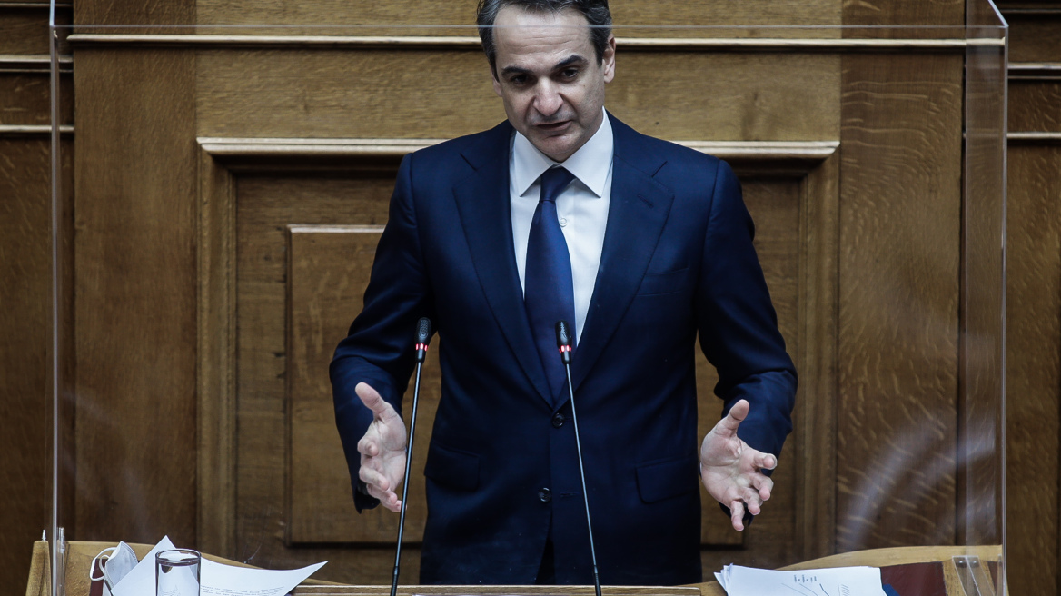 O Κυριάκος Μητσοτάκης απαντά στην «ώρα του πρωθυπουργού» σε ερώτηση Τσίπρα για την ακρίβεια