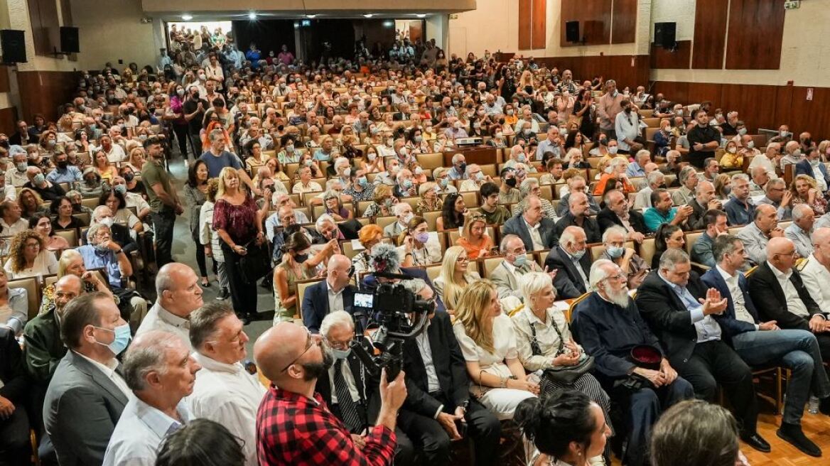 Πλήθος κόσμου στην ομιλία του Χρήστου Τεντόμα στην ομιλία του στο Πολεμικό Μουσείο