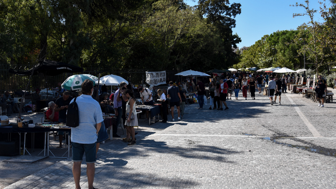 Le Figaro: Περιγράφει τη «μεταμόρφωση» της πλατείας Θησείου - Πόλος έλξης για τους τουρίστες