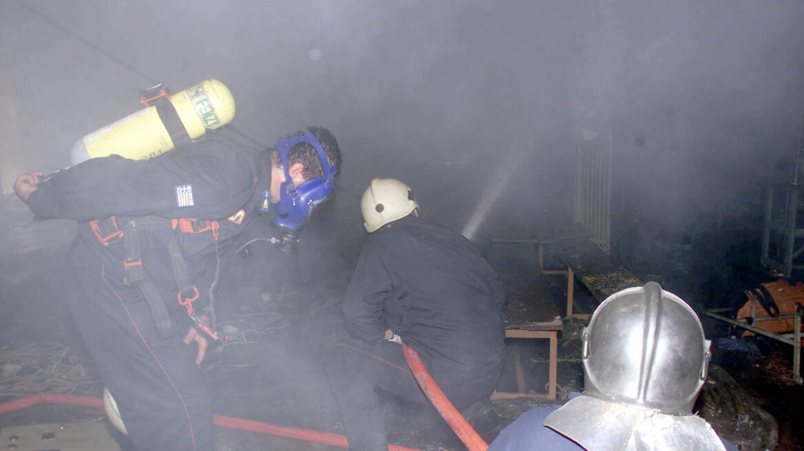 Φωτιά τα ξημερώματα σε βιοτεχνία λευκών ειδών στον Ταύρο