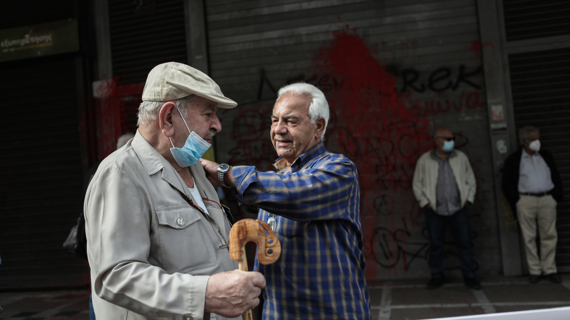 Συντάξεις: Όσα πρέπει να ξέρετε για τις αυξήσεις μέσα από επτά ερωταπαντήσεις