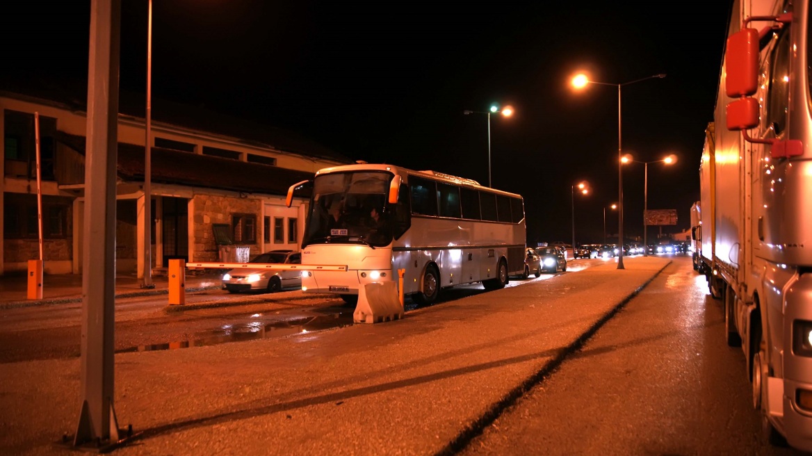 Σε διαθεσιμότητα οι εννέα αστυνομικοί που διακινούσαν μετανάστες στην Κρυσταλλοπηγή