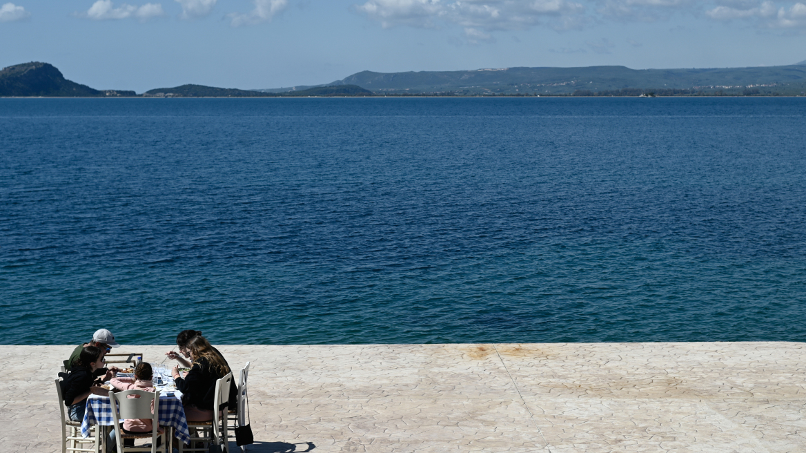 Καιρός: Στους 25 βαθμούς σήμερα ο υδράργυρος και βοριάδες έως 6 μποφόρ