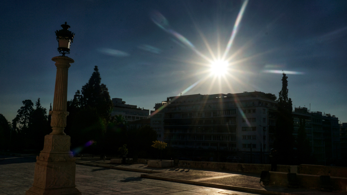 Καιρός: «Γαϊδουροκαλόκαιρο» με 29αρια σήμερα - Η πρόγνωση για το τριήμερο της 28ης Οκτωβρίου