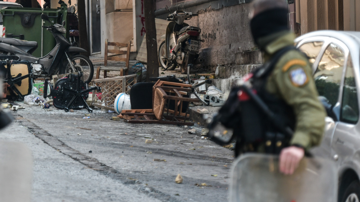 «Μας πέταξαν ακόμη και ψυγείο…» - Τι κατέθεσαν οι αστυνομικοί στη δίκη της οικογένειας Ινδαρέ