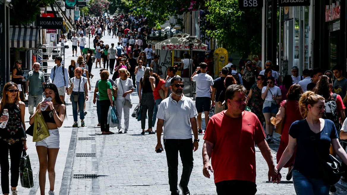 Σάκης Αρναούτογλου: Εξηγεί τον περίεργο καιρό - Τι είναι ο «θόλος ζέστης» και το «ατμοσφαιρικό μποτιλιάρισμα»