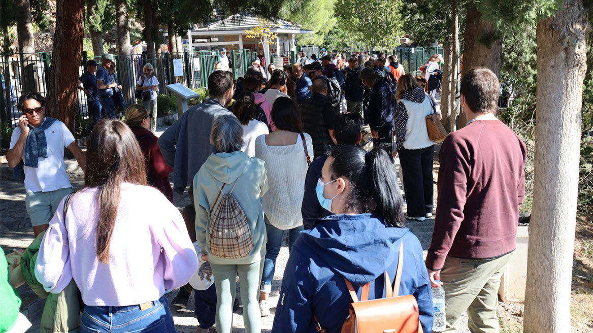 Δελφοί: Το αδιαχώρητο στον αρχαιολογικό χώρο με αφορμή το τριήμερο - Δείτε φωτογραφίες